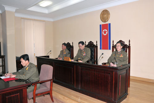 2013년 12월12일 장성택에 대한 국가안전보위부의 특별군사재판 (조선중앙통신에서 인용)