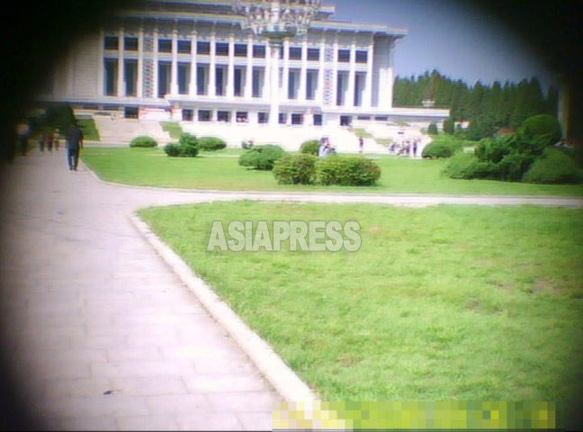 보수 공사 중인 4.25문화회관. 인민무력부가 운영한다. 촬영 구광호(아시아프레스)