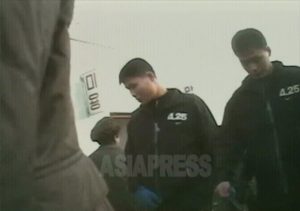 수수께끼 스포츠 강국의 내막(6) 축구 승부 조작에 군대 장비까지 동원...심판에 분노한 팬, 관객의 난투극도