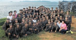 <북한사진보고> 군인은 고달프다6　작고 여윈 인민군 병사들... 병력 부족으로 140센치대도 입대 (사진4장)