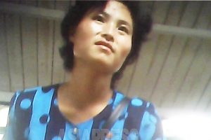 <북한사진보고> 미디어가 절대 담을 수 없는, 뒷골목에서 일하는 여성들의 모습 (2) (사진4장)