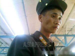 <북한사진보고> 군인은 고달프다4 아사자까지 나오는 인민군...'군사 강국' 이미지는 TV가 (사진4장)