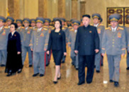 北 주민 '김정일 추모행사 강제 동원...장성택, 김경희는 예전부터 별거'