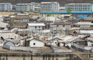 <북한내부> 국경 봉쇄를 위해 압록강 연선 건물 강제 철거 한창, '제2의 휴전선' 주민 실토