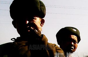 ＜북한사진보고＞ 한결같이 허약한 병사들, 배고픔은 핵・미시일 개발 탓? 화려한 열병식은 선전 목적(사진 4장)