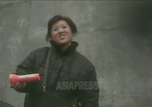 <북한사진보고> 외국인이 절대 볼 수 없는 평양의 뒷골목4 골목의 여성들 [속편]