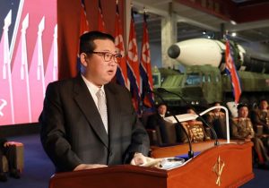 홀쭉해진 김정은, 서민은 어떻게 보았나? 당국은 '인민을 위해 고생이 많아서'라며 건강 기원 캠페인 실시 중    -이시마루 지로