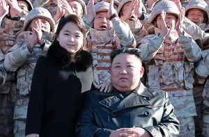 ＜북한 여성들의 육성＞ 김정은의 딸 '주애' 등장을 어떻게 보았는가?　'한 번 본 건 전부 기억하는 천재'　'김정은을 보좌하고 있다'는 소문이 돌고 있다