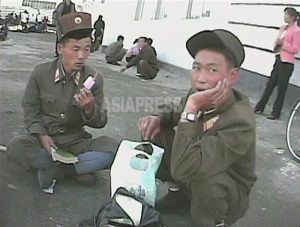 ＜최신조사＞ 아직도 세계 최장! 올해 남자 병역은 8년, 지원제인 여자는 5년... 병역 실태 조사해 보니
