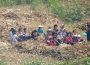 ＜북한내부＞ 농장 현지의 최신 보고 (4)　 초망원 렌즈로 촬영한 농촌의 지금 -1　농작업에 동원된 사람들의 모습 (사진 5장)
