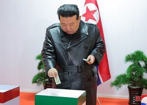 <북한내부> 11.26지방선거 둘러싼 대이변 (2) 실제 투표한 사람에게 긴급 인터뷰 이례적인 '반대함' 설치에도 "반대 같은 건 할 수가 없습니다"