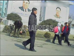 ＜북한내부＞김일성 생일 관련 행사 축소… 김정은 참배에 불참  기념 강연에서 김씨 일가의 위대성 강조… 딸에 대한 언급은?