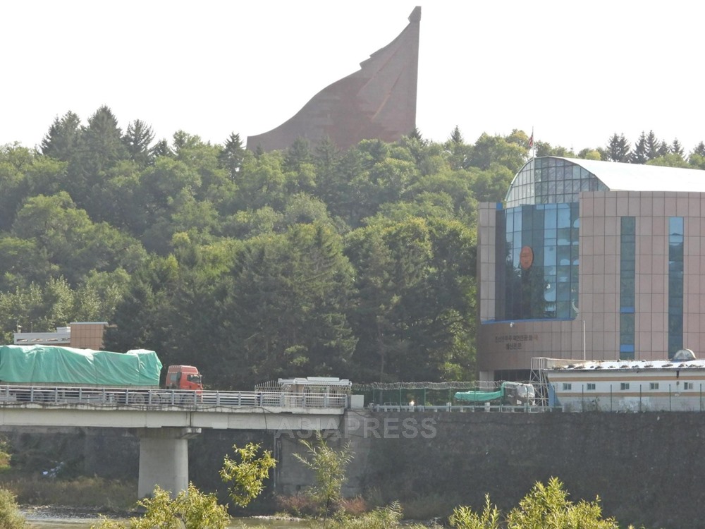 ＜북한＞중국 기업가들의 갑작스런 방북 러시　"여권정보를 보내면 누구나 갈 수 있다"　투자 유치　위해 수속 간소화　　