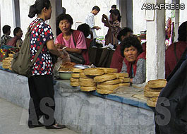 Women selling half-dried coils of "artificial meat" at the authorized public market. (Kandong County, Pyongyang. September 2008. Taken by Chang Jeong-gil) ASIAPRESS