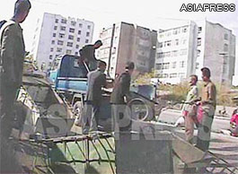 The local authorities from time to time launch crackdown operations against unauthorized porters. In this photograph, handcarts are being confiscated and taken away on the back of a blue truck by the local government. (Haeju.South Hwanghae Province. October, 2008) ASIAPRESS