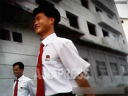 Two university students in the standard white shirt and red tie. Pinned to their chest a red badge of the North Korean leaders and the school seal. (Photo taken in a regional city in North Korea. June, 2013)　ASIAPRESS 