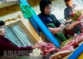 Pork sold at the butcher's stall in the public market. Compared to other meat such as chiken, duck, rabbit, pork is cheaper and more popular. (November2012. Taken in the northern border city) ASIAPRESS