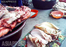 Pigs' ears (right-below) are also sold at the market. (September 2013. Taken in the Sunam Market, Chongjin, North Hamkyung Province) ASIAPRESS