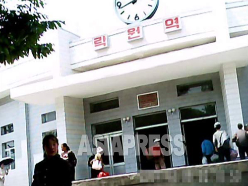 (REFERENCE PHOTO) Chinese residents in Pyongyang are concentrated in the Taesong District. This photo is taken at the entrance of the Ragwon Subway station in the Taesong District. (Taken by Gu Gwang-ho, Jun. 2011) ASIAPRESS