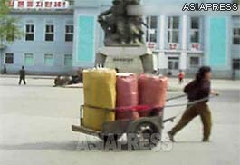 The Handcart Porter Is Now an Indispensable Business