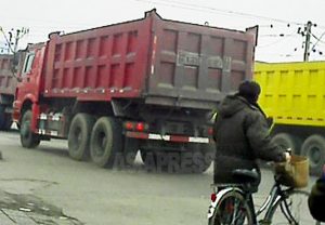 ＜Inside N.Korea＞ Pregnant Woman Killed By Heavy Truck (2 Photos)