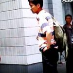 N.Korea - The subway train in Pyongyang refuses the passengers with shabby clothes and luggage