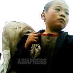 <Inside N. Korea> Vagrant children are being captured and sent to the army at the age of 17.