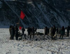 ＜Inside N. Korea＞ Stomach-turning Tradition: Citizens Called Upon to Collect Compost of their Own Making for Collective Farms