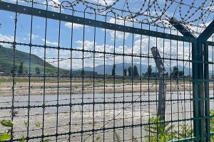 ＜Photo Report＞ The North Korea-China Border (2) Reminiscent of a disputed area, barbed wire fencing surrounds the Tumen River and Hoeryong-Samhap area…Barriers make it hard to defect or smuggle across the border