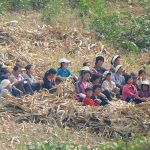 ＜Inside N. Korea＞ A recent report on conditions at farms (4) Telescopic lens shows the present conditions in North Korea’s farming communities -1 Photographs show people mobilized for farming (5 recent photos)