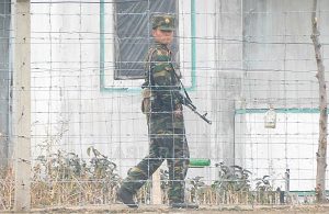<Inside N. Korea>Speaking to a Border Guard (1) Landmine Burial at the Korea-China Border?  “Even soldiers are afraid because they don’t know where they’re buried”