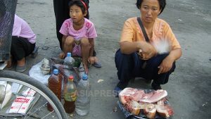 ＜Inside N. Korea＞Bootleg liquor is an anti-state act   The government launches harsh crackdowns, aims to monopolize distribution of alcohol and prevent shortages of grain