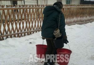 ＜Inside N. Korea＞ The government distributes coal as winter sets in…, but only 15% of what people need…Robberies of firewood and coal are common