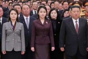 ＜Inside N. Korea＞ Daughter 'Ju-ae' suddenly looks more grown-up – what do people think?　 "It's ridiculous dressing a kid in adult clothes"